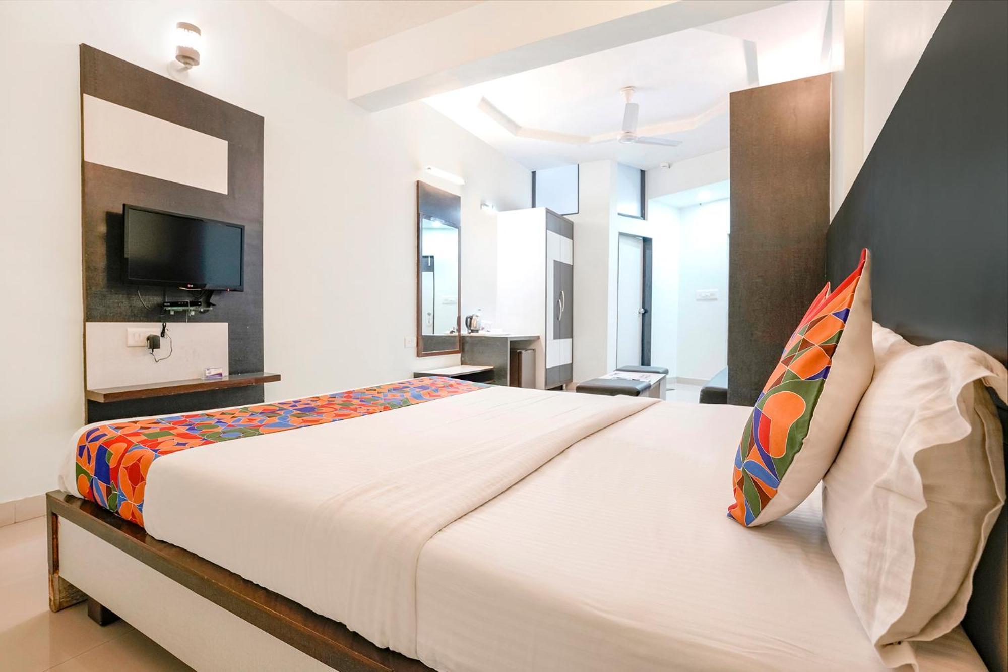 Fabhotel Skylon, Near Mahatma Mandir Гандинагар Екстериор снимка