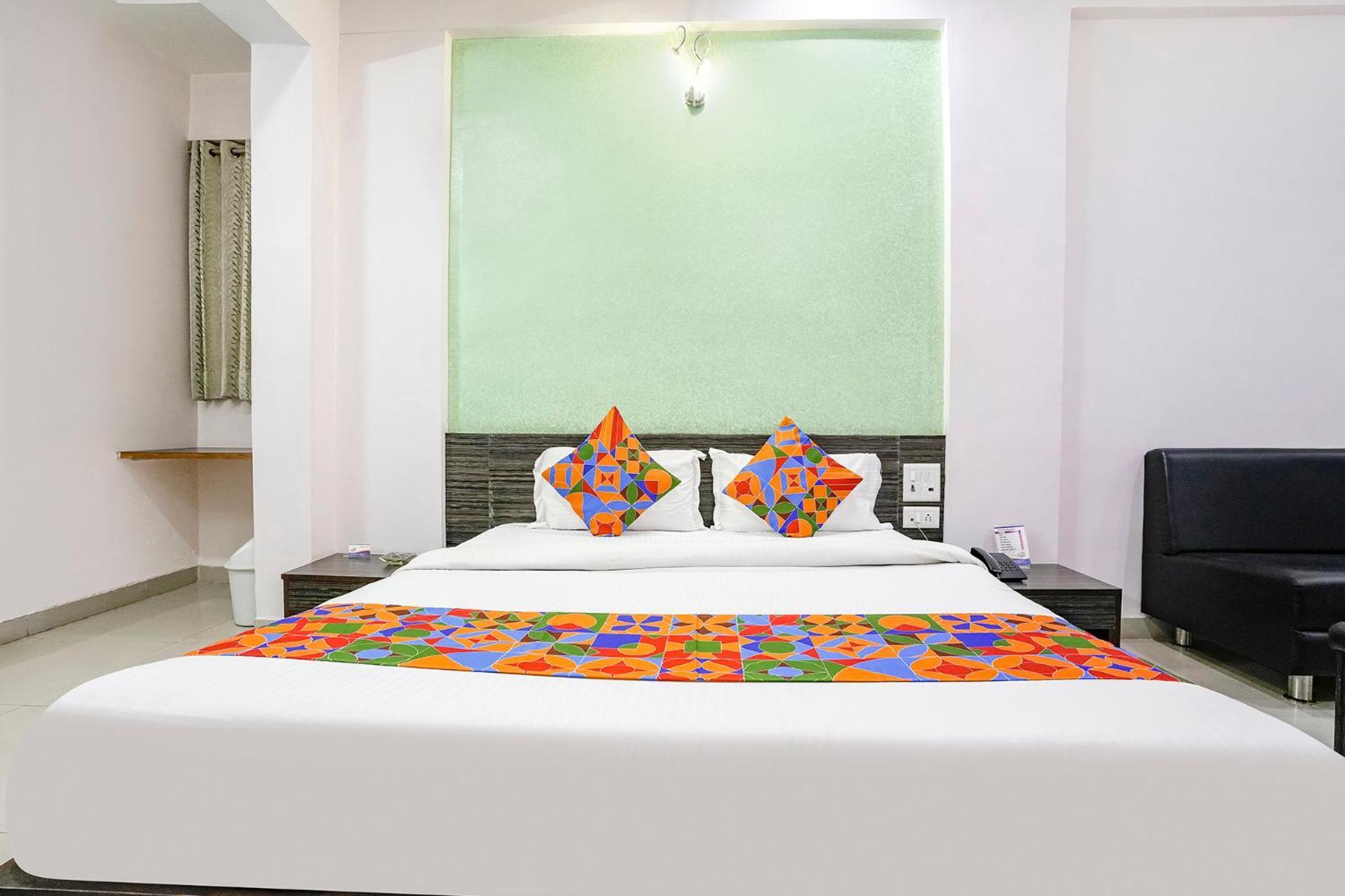 Fabhotel Skylon, Near Mahatma Mandir Гандинагар Екстериор снимка