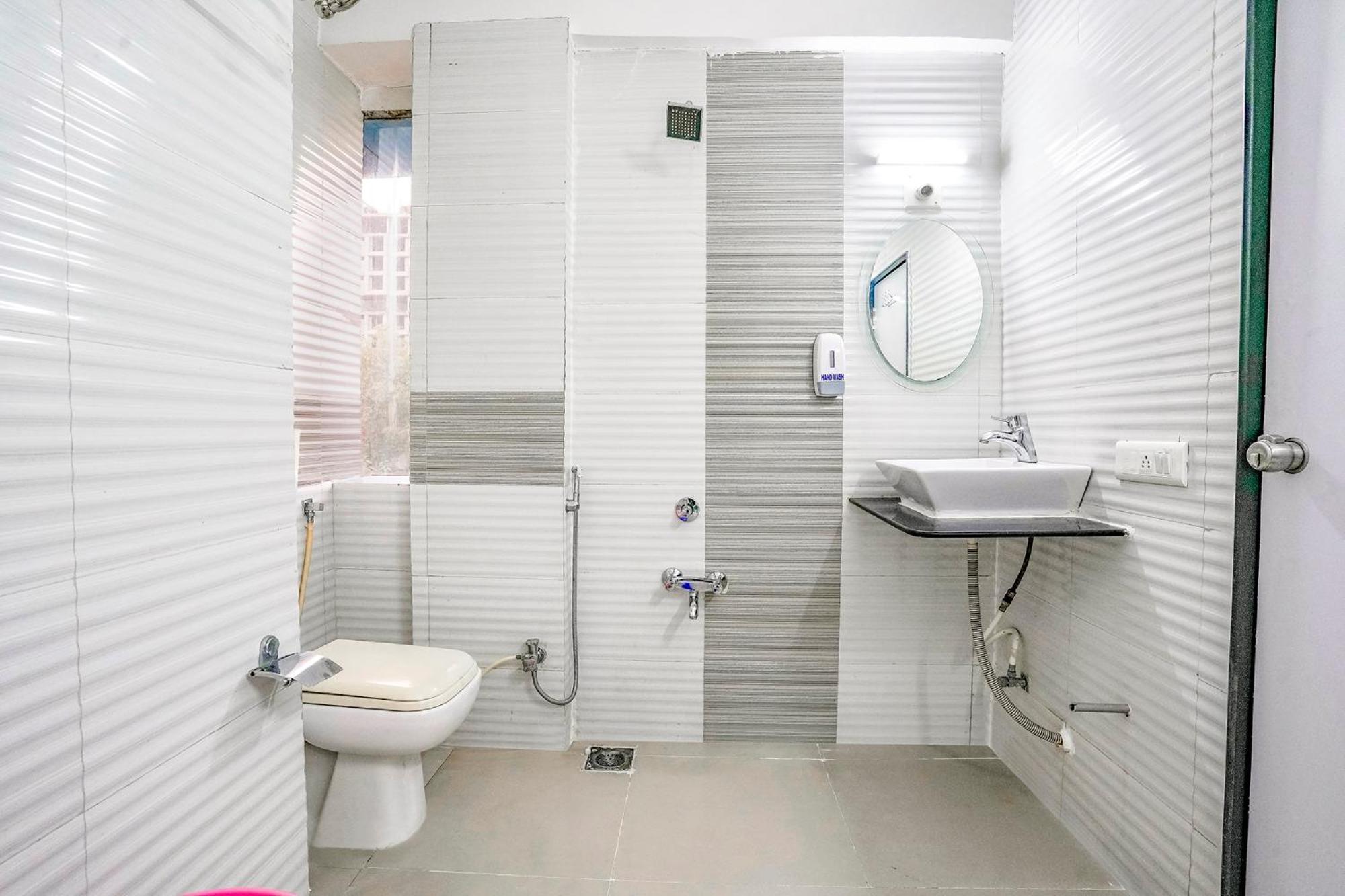 Fabhotel Skylon, Near Mahatma Mandir Гандинагар Екстериор снимка