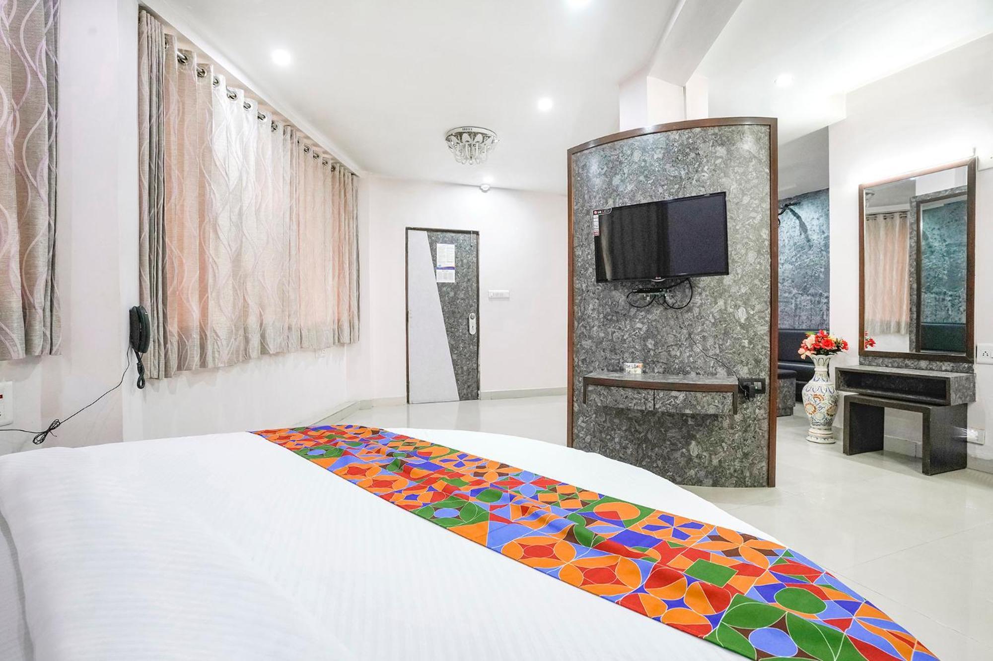 Fabhotel Skylon, Near Mahatma Mandir Гандинагар Екстериор снимка