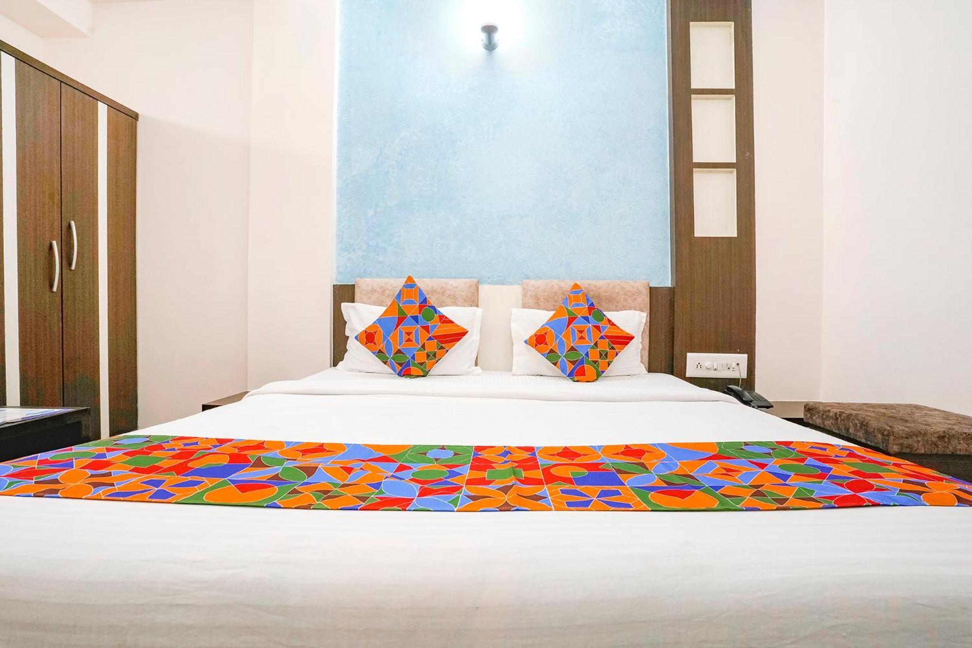 Fabhotel Skylon, Near Mahatma Mandir Гандинагар Екстериор снимка